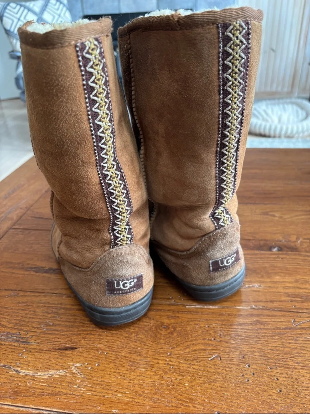 UGG Classic Short Boots Women’s 5245 Chestnut Tan Suede Sheepskin Lined Size 7